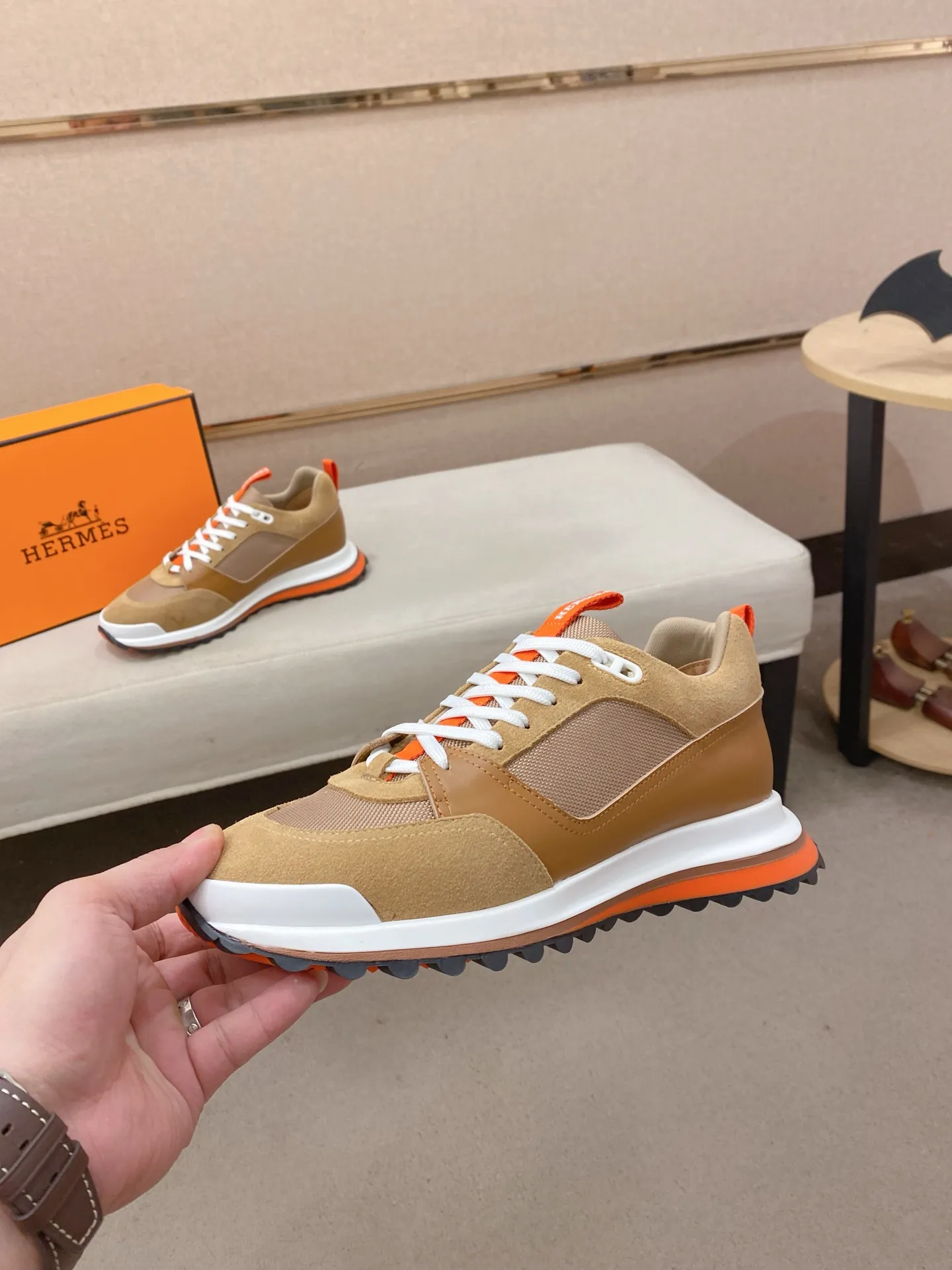 Men's clothing and shoes💰: 520💰《HERMES》【Classic original single version】Hermès; top 🔝purchasing agent🔍🔍men's latest 🇺🇸 counter sales simultaneously, original imported from Italy ▲▲first-layer cowhide ▲▲ (high-end, nobility, class) times) Exquisite workmanship (Italian 🇮🇹Imported water-dyed 🐂cowhide lining) sole: Original sole provided by the original factory, ⚠️exclusive double-layer activity·TPR·rubber·combined molded outsole; super comfortable·wear-resistant·non-slip·environmental protection The real thing is more beautiful if you take the real thing (high quality, follow the order), you can enter and exit the counter at will * Number of yards: 38·39·40·41·42·43·44# (can be customized 45.)